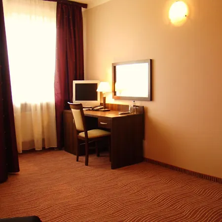 Hotel Azalia & 3*