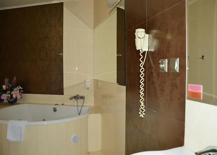 Azalia & 3* Niepołomice